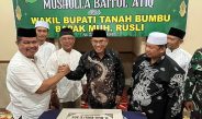 Wakil Bupati Tanbu Didampingi Staf Khusus Lakukan Peresmian Mushola Baitul Atiq Di Kelurahan Kampung Baru