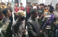 Anggap Meninggal Tak Wajar Puluhan Warga Ranuwurung Mengamuk Brutal Mendobrak Pagar Besi Polres Lumajang