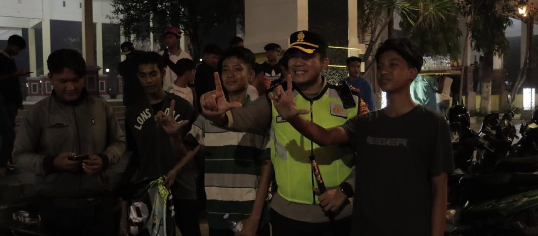 Salut ! Kapolres Lamongan Terjun Langsung Amankan Persela Anniversary, Berjalan Meriah dan Kondusif