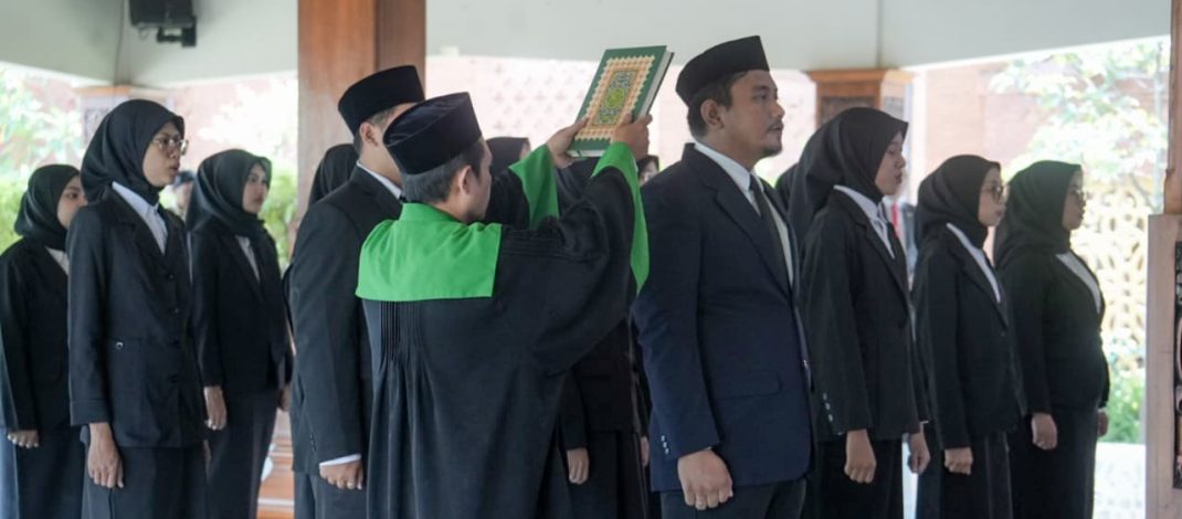 Wali Kota Mojokerto Ambil Sumpah PNS dan Pejabat Fungsional, Tekankan Integritas