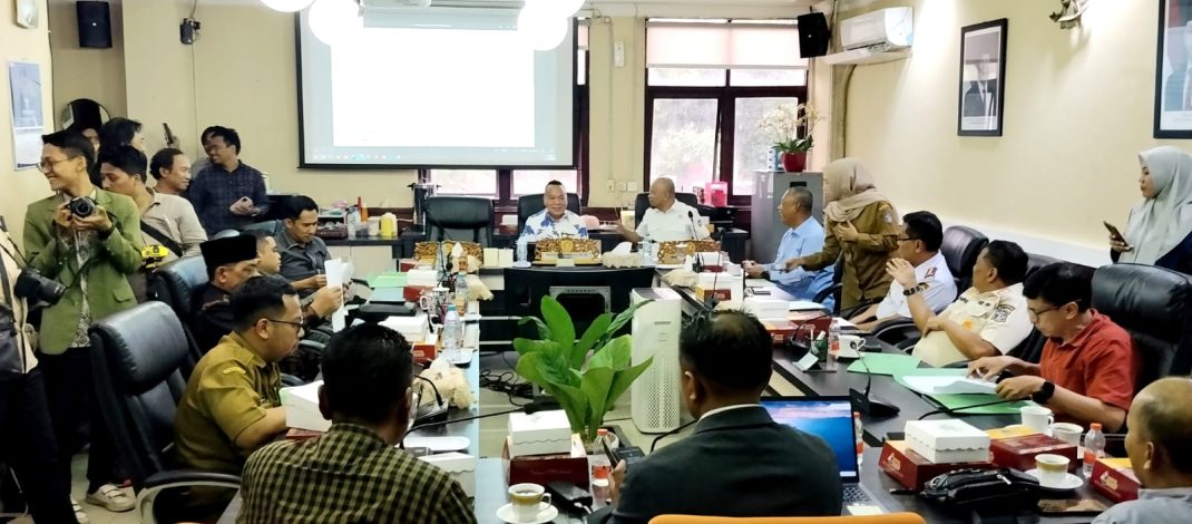 DPRD Surabaya Minta Jukir Jangan Distigma Negatif