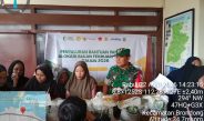 Pastikan Bantuan Tepat Sasaran, Babinsa Koramil 0812/18 Brondong Dampingi Penyaluran Pangan di Desa Brondong