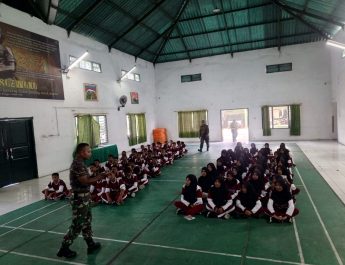 Tanamkan Cinta Tanah Air kepada generasi muda, Kodim 0812 Lamongan Bekali Siswa SMA Sekolah Rakyat dengan Wawasan Kebangsaan dan PBB