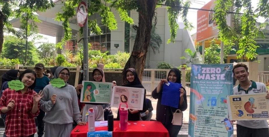 Nowaste Surabaya Kampanyekan Bahaya Mikroplastik Lewat “Bring Your Bottle Challenge” di CFD Taman Bungkul