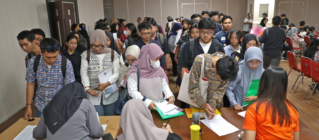 Camat dan Lurah Surabaya Sisir Kampung, Deteksi Pemuda Kesulitan Kuliah karena Faktor Ekonomi