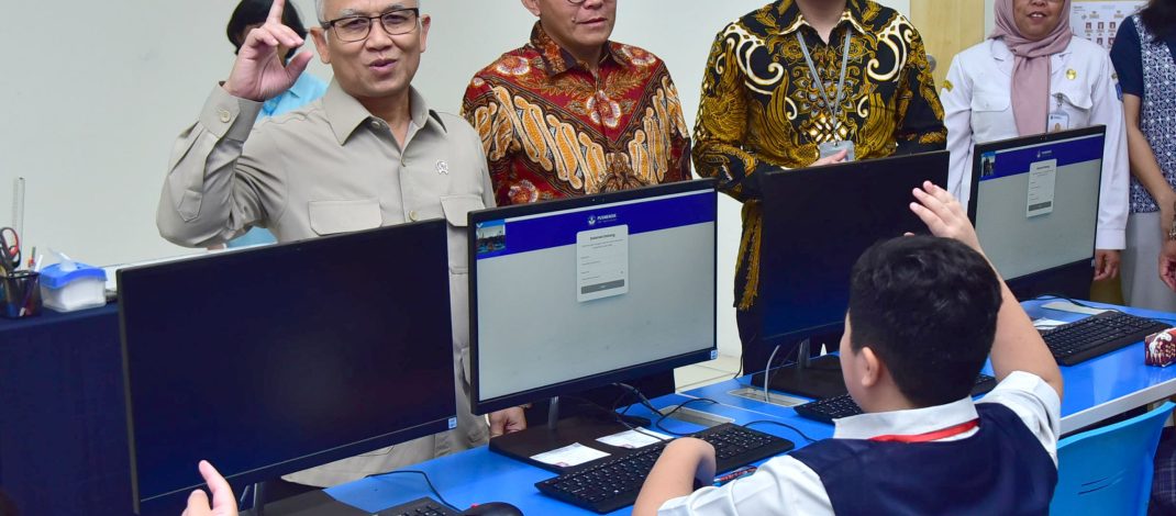 Wamendikdasmen Tinjau TKA Jenjang SD di Surabaya, Pemkot Pastikan Pelaksanaan Berjalan Optimal