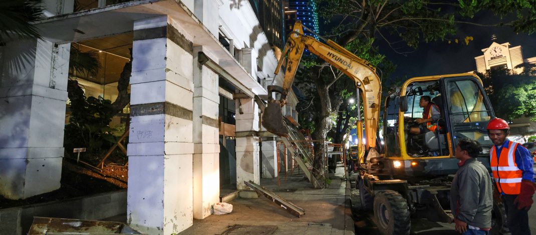 Pemkot Surabaya Bongkar Fasad Eks Toko Nam, Estimasi Rampung 3-5 Hari