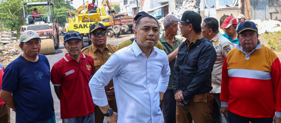 Penataan Kawasan Kali Tebu, Wali Kota Eri Cahyadi Target Pengaspalan Jalan Tuntas 20 Hari