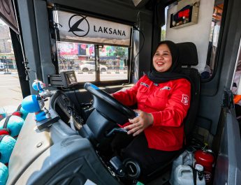 Kisah Eka, Sopir Perempuan Satu-satunya Suroboyo Bus di Balik Semangat Kartini