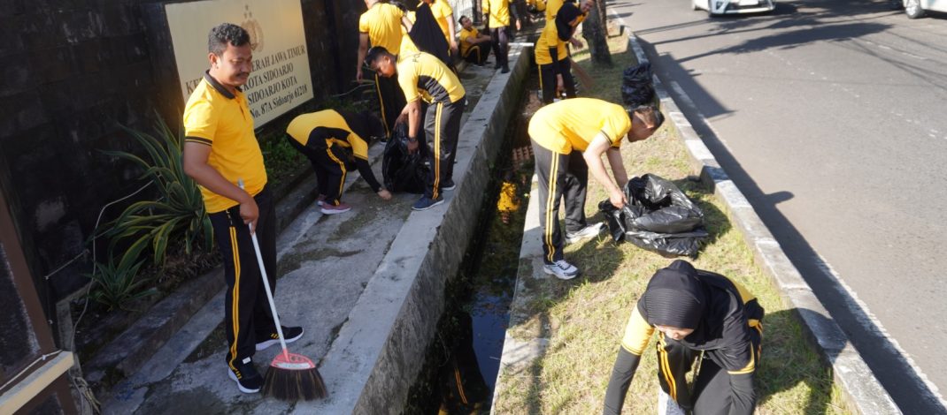 Polresta Sidoarjo Gelar Kerja Bakti Serentak Dukung Gerakan Indonesia ASRI
