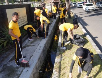 Polresta Sidoarjo Gelar Kerja Bakti Serentak Dukung Gerakan Indonesia ASRI