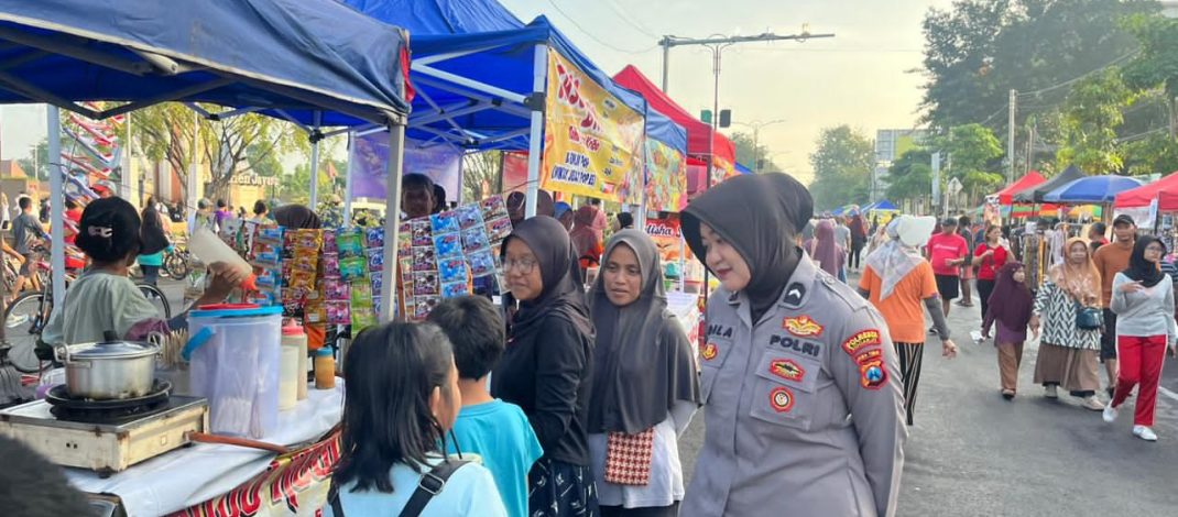 Polwan Polresta Sidoarjo Sapa Warga di CFD Alun-alun