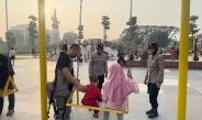 Polwan Polresta Sidoarjo Berikan Pelayanan Humanis di Car Free Day Alun-alun Sidoarjo