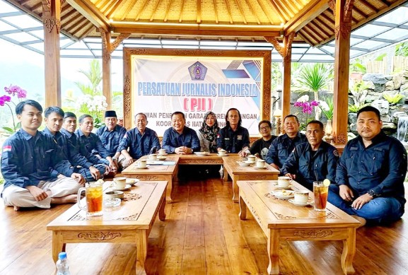 Diskusi Panas, Suasana Hangat: Rapat PJI Lamongan Sepakati Langkah Kolektif Perkuat Peran Jurnalis