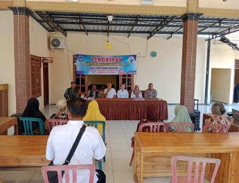 Sinergitas Babinsa dan Muspika Sukorame, Serda Angga Kawal Penyaluran BLT DD untuk 12 Warga Kedungkumpul