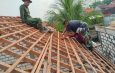 Babinsa jajaran Kodim 0812 Lamongan Bertarung Demi Rumah Layak Huni