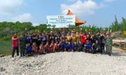 Kodim 0812 Lamongan Gerak Serentak Tanam 1.000 Mangrove di Pantai Pengkolan, Perkuat Ketahanan Wilayah Lewat Karya Bakti TNI