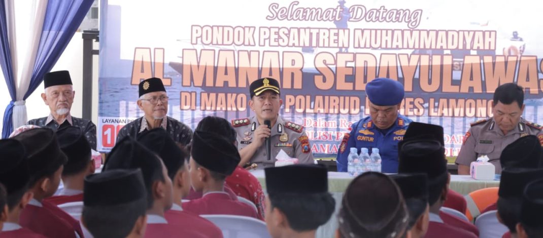 Kapolres Lamongan Kunjungi Satpolairud, Kenalkan Tugas Polisi Air dan Cara Penyelamatan Bencana
