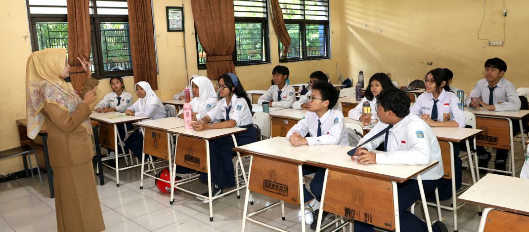 Masa Uji Coba SPMB Surabaya, Ribuan Orang Tua Murid Manfaatkan Posko Dispendik
