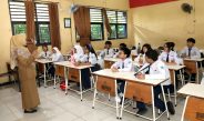 Masa Uji Coba SPMB Surabaya, Ribuan Orang Tua Murid Manfaatkan Posko Dispendik