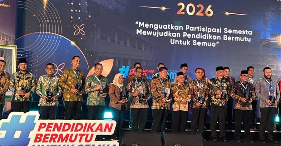 Wujudkan Pemerataan Mutu, Surabaya Raih Dua Penghargaan Nasional dari Kemendikdasmen di Hardiknas 2026