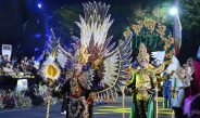 Ribuan Warga Tumpah Ruah Saksikan Surabaya Vaganza Festival of Lights