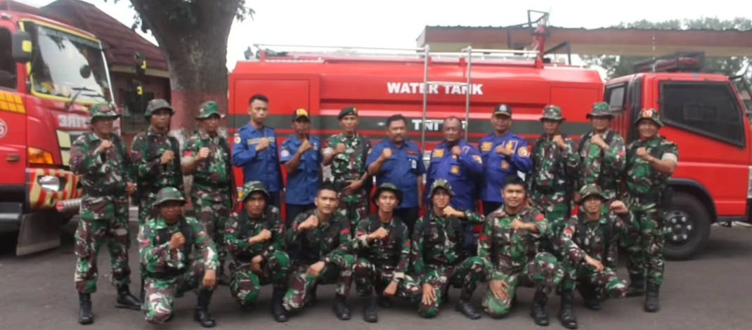 Tingkatkan Kesiapsiagaan, Prajurit Yonif 503 Kostrad Ikuti Sosialisasi Pemadam Kebakaran