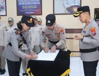 Estafet Tongkat Komando Satlantas Blitar Kota dan Polsek Ponggok Resmi Diserahterimakan, Ini Harapan Kapolres