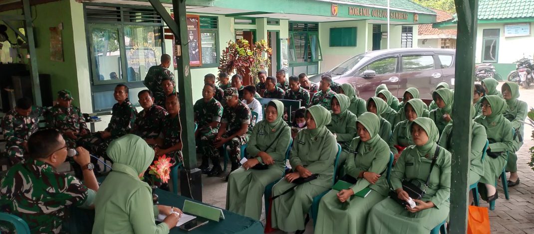 Perkuat Sinergitas dan Berikan Arahan, Danramil 0812/08 Sambeng Gelar Jam Komandan Bersama Anggota dan Persit