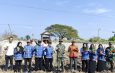 Sinergi Forkopimcam Ngimbang, Batuud Koramil 0812/06 Dampingi Petani Tanam Tembakau Manilo di Desa Mendogo