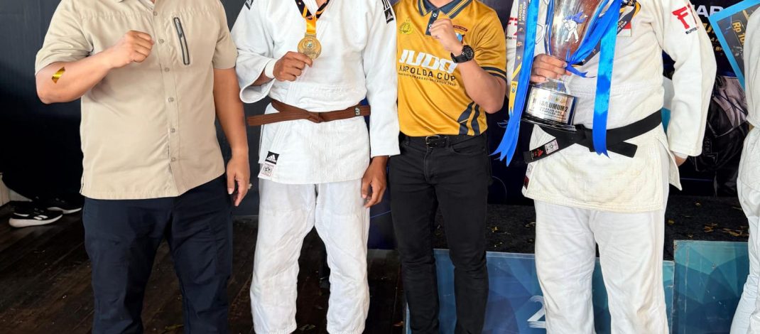 Keren! Polisi Lamongan Taklukkan Lawan-Lawannya, Bripda Rizqy Raih Juara 1 Judo Piala Kapolda Jatim 2026