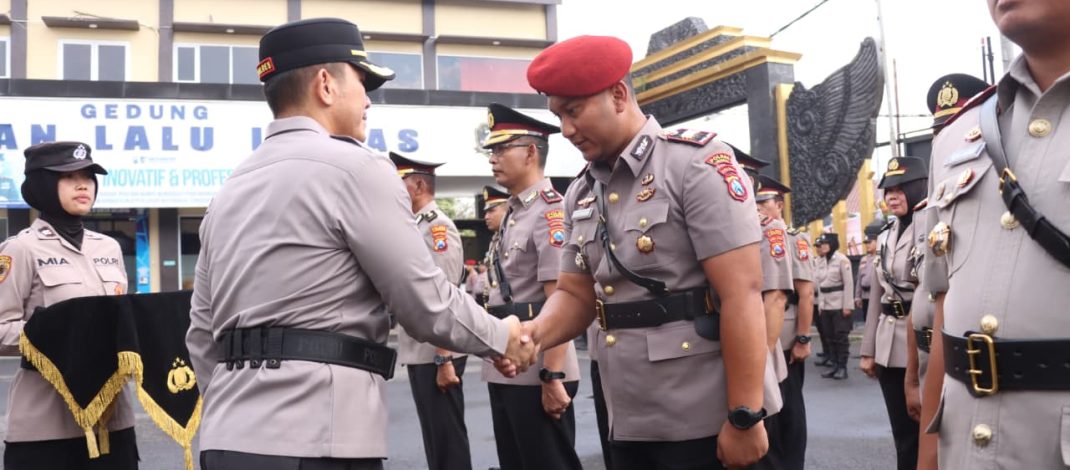 Jelang Hari Bhayangkara Kapolres Lamongan Pimpin Sertijab, Kasat Reskrim hingga 9 Kapolsek Berganti