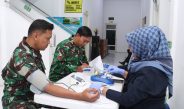 Sambut HUT Bhayangkara Ke-80, Personil Kodim 0812/Lamongan Kompak Ikuti Aksi Donor Darah di Polres Lamongan