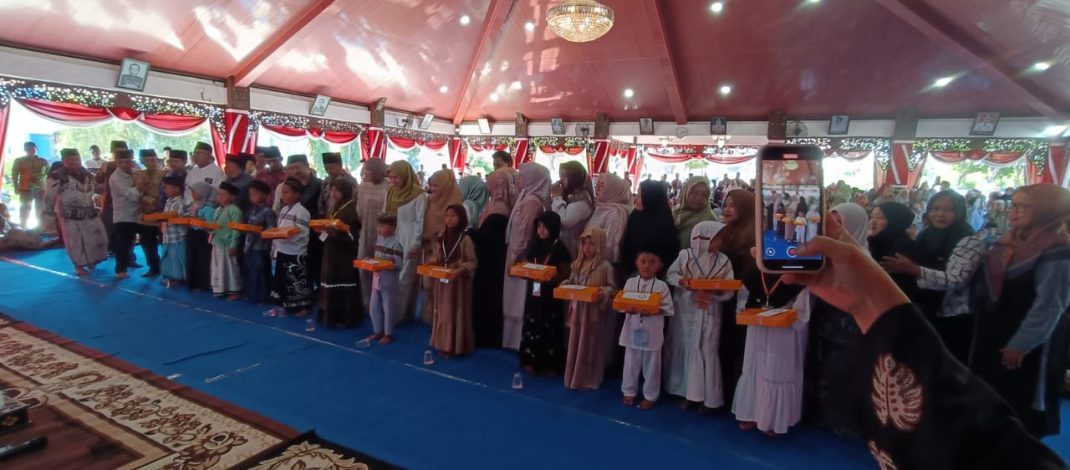Santunan Kepada 1000 Anak Yatim Oleh Bupati Sampang