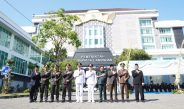Sinergitas Tanpa Batas, Personil Kodim 0812/Lamongan Beri Penghormatan di Hari Bhayangkara ke-80