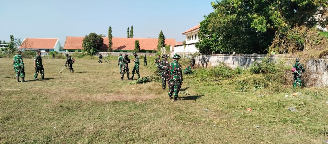 Sinergi TNI dan Warga, Danramil Ngimbang Pimpin Kerja Bakti Persiapan Pembukaan TMMD ke-129