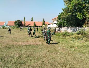 Sinergi TNI dan Warga, Danramil Ngimbang Pimpin Kerja Bakti Persiapan Pembukaan TMMD ke-129