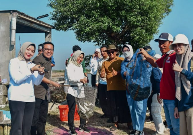 Panen Raya Bandeng Udang di Medokan Ayu Rungkut, DPRD Surabaya Minta Jalan Distribusi Segera Diperbaiki