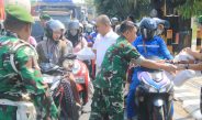Wujud Kepedulian Sesama, Dandim 0812/Lamongan Pimpin langsung Aksi Sosial “Jumat Berkah”