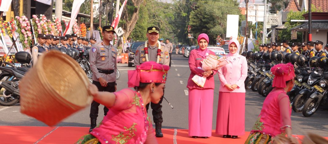 Momen Haru Pedang Pora di Polres Lamongan, AKBP Arif Berpamitan dan AKBP Adityawarman Ambil Alih Kepemimpinan