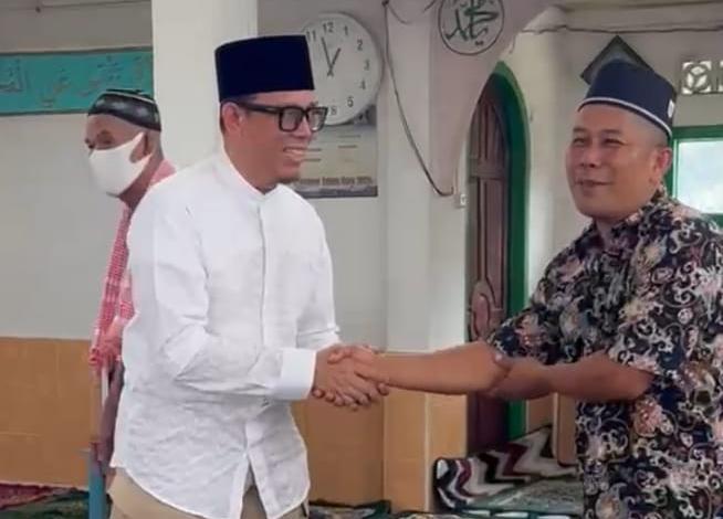 Peduli Rumah Ibadah, Bupati OKU, H. Teddy Meilwansah Serahkan Bantuan Sound System untuk Masjid Fathul Jannah Desa Karang Endah