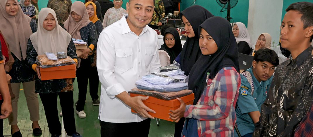 Pemkot Surabaya Beri Bantuan Pendidikan untuk 7.380 Pelajar, Siswa Swasta Terima Rp350 Ribu per Bulan