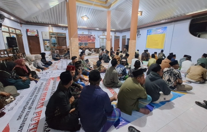 Malam Tirakatan di Kalibatur, Warga Kenang Jasa Para Pejuang Kemerdekaan