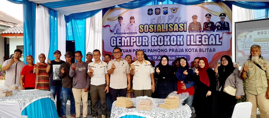 Gempur Rokok Ilegal Berbasis DBHCHT, Satpol PP Kota Blitar Edukasi PKL Soal Hukum