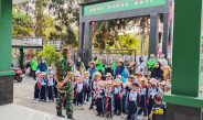 Tanamkan Cinta Tanah Air Sejak Dini, Koramil 0812/06 Ngimbang Sambut Kunjungan Outing Class TK Dharma Wanita dan KB Ceria