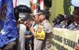 Polres Lamongan Berikan Pelayanan Humanis Dalam Pengamanan Aksi Penyampaian Pendapat Di Desa Brengkok