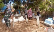 Wujud Penghormatan dan Gotong Royong, Babinsa Koramil Ngimbang Bersama Warga Bersihkan Makam Pahlawan dan Makam Umum Desa Sendangrejo