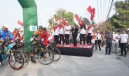 Dandim 0812/Lamongan Mendampingi Bupati Lamongan Lepas Peserta Gowes dan Jalan Sehat Kemerdekaan