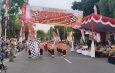Dandim 0812/Lamongan Lepas Ratusan Peserta Gerak Jalan Tingkat SD di Front Pendopo Lokatantra