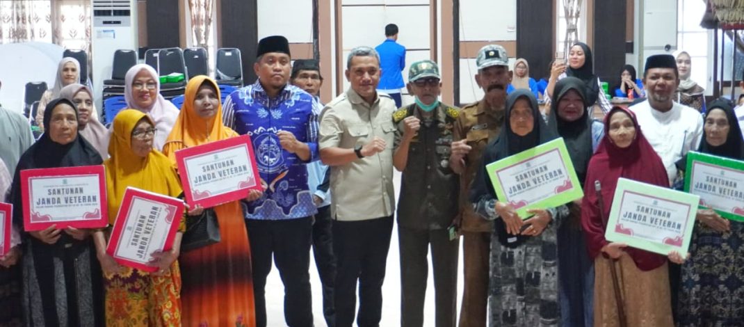 Peduli Keluarga Para Pejuang Kemerdekaan, Pemkab Jeneponto Serahkan Santunan kepada 60 Janda Veteran dalam Rangka HUT RI ke-81
